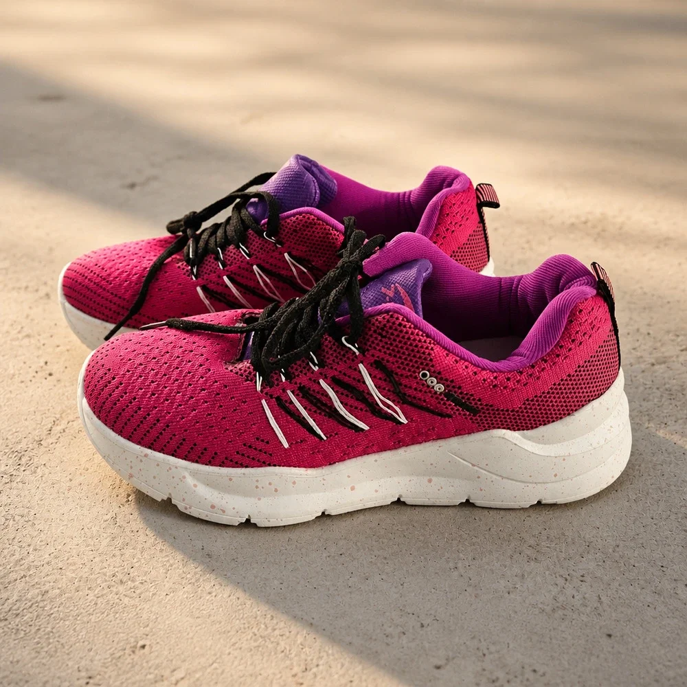 NWOB Women's Lace-up Sneakers size EU39 US 8-8.5